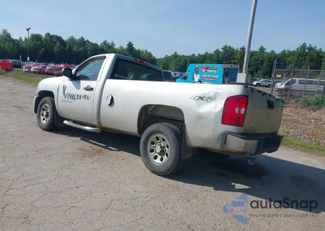 2011 Chevrolet Silverado 1500 Work Truck z USA, uszkodzony, nr VIN 1GCNKPEX6BZ348379